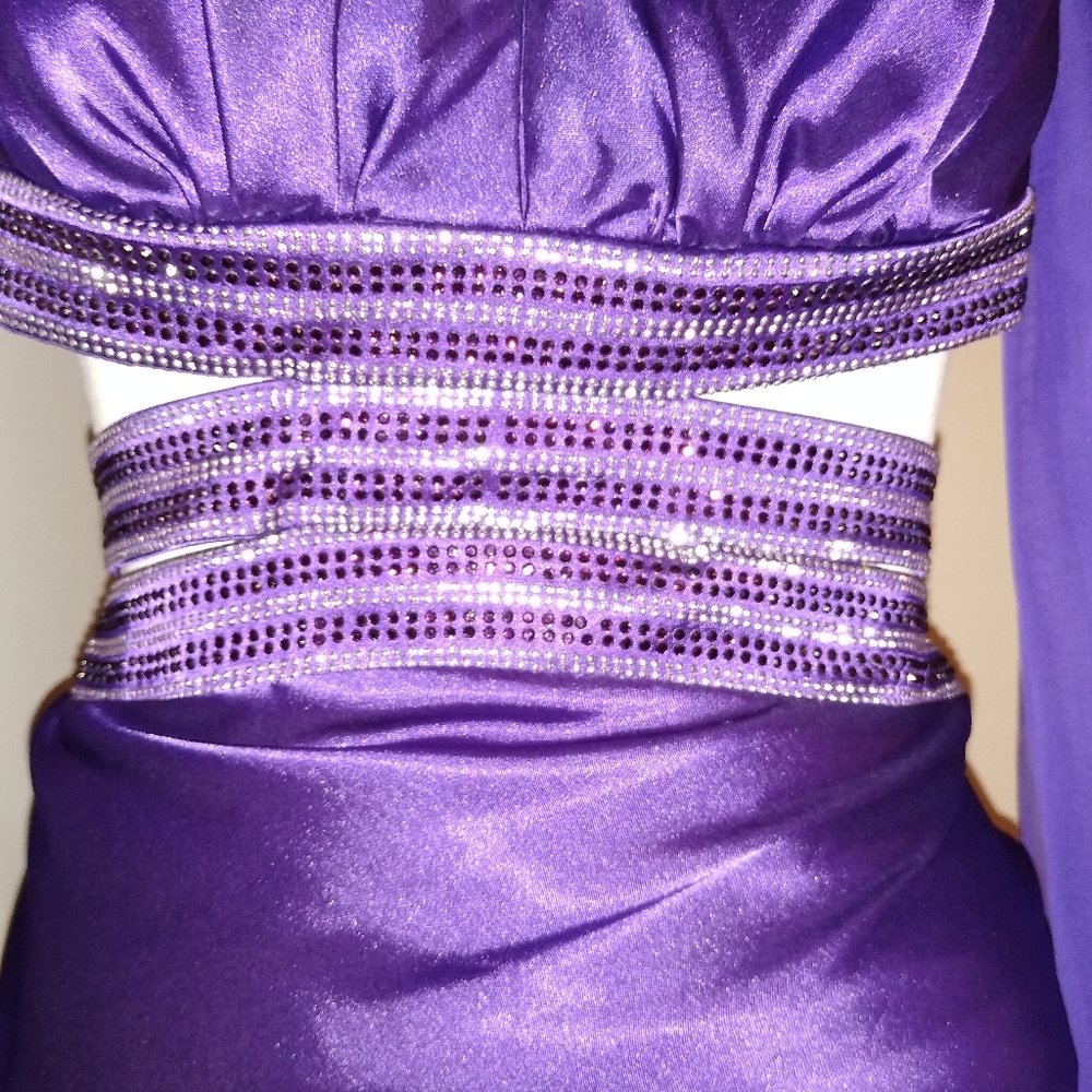 Gown - Picture 4 of 5